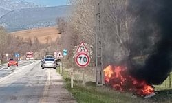 Vezirköprü'de devrilen otomobilin sürücüsü yaralandı, araç yandı