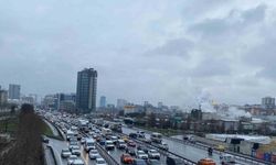 Basın Ekspres yolunda oluşan trafik sürücüleri canından bezdirdi