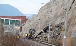 Bilecik’te tren hattında istinat duvarı çöktü