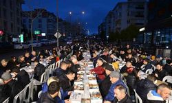 Cadde kapatıldı, 2 bin kişi birlikte iftar yaptı