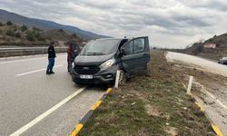 D100’de orta refüje çıkan minibüsün sürücüsü yaralandı