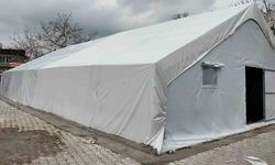 Depremde hasar gören Hacılar Merkez Camii, cemaatini çadır mescitlerde ağırlayacak