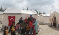 Depremzede çocuklar yaşadıkları travmayı çeşitli etkinliklerle atmaya çalışıyor