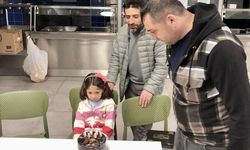 Depremzede minik Arzu’ya doğum günü sürpriz