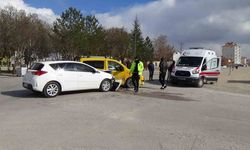 Karaman’da otomobil ile ticari taksi çarpıştı: 1 yaralı