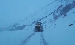 Siirt’te kar yolları kapattı, ekipler seferber oldu