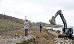 Sinop’ta yer altına taşan su yolu kaydırdı, ulaşım kesildi