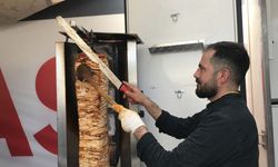 Gaziantepli esnaf 2 bin depremzedeye tavuk döner ikram etti