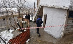 HAKKARİ - Toprak kayması sonucu 3 ev tahliye edildi