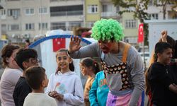 HATAY - Gönüllüler depremzede çocuklara moral oldu