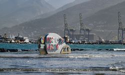 HATAY - İskenderun'da lodosta yükselen deniz suyu çekilmeye başladı