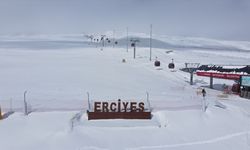 KAYSERİ - İç Anadolu'nun zirvesi Erciyes'te kar etkili oluyor