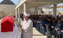 KIRŞEHİR - Depremde Hatay'da hayatını kaybeden anne, baba ve 2 çocuğu toprağa verildi