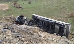 MARDİN - Pikap ile tır çarpıştı, 1 kişi öldü, 7 kişi yaralandı