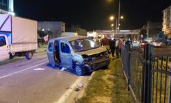 SAMSUN - Hafif ticari araçla otomobilin çarpıştığı kazada 4 kişi yaralandı