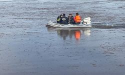 ŞANLIURFA - Tırıyla sele kapılan sürücüyü arama çalışmaları sürüyor - Tırın dorsesine ulaşıldı