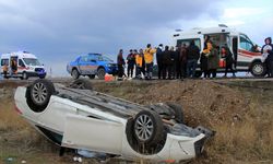 SİVAS - Şarampole devrilen otomobildeki 4 kişi yaralandı