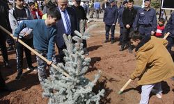 UŞAK - Depremde hayatını kaybedenler için hatıra ormanı oluşturuldu