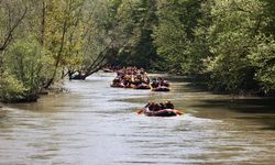 Adrenalin tutkunları bayram tatilinde Melen Çayı'nda rafting yaptı