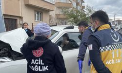 Bolu'da kazanın ardından kendini otomobile kilitleyen kadın sürücü ekiplere zor anlar yaşattı