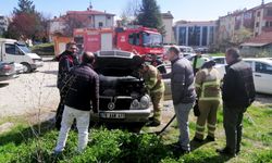 Karabük'te park halindeki otomobilde çıkan yangın söndürüldü