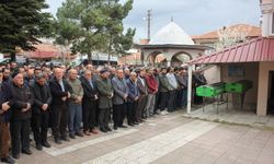 Samsun'da araçlarının gölete düşmesi sonucu ölen çift Amasya'da toprağa verildi