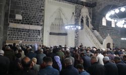 DİYARBAKIR - Diyanet İşleri Başkanı Erbaş, cuma hutbesi irat etti