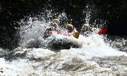 DÜZCE - Adrenalin tutkunları bayram tatilinde Melen Çayı'nda rafting yaptı