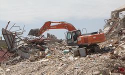 HATAY - Bina yıkım ve enkaz kaldırma çalışmaları 57 mahallede yapılıyor