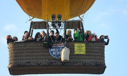 NEVŞEHİR - Kapadokya'da yerli turistler bayramda güneşi gökyüzünde karşıladı