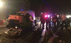 SAKARYA - Yolcu otobüsüne çarpıp takla atan otomobilde biri ağır 4 kişi yaralandı