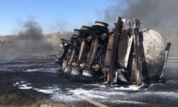 ŞIRNAK - Akaryakıt tankeriyle kamyonetin çarpıştığı kazada 2 kişi öldü, 4 kişi yaralandı