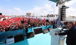 ADIYAMAN - Cumhurbaşkanı Erdoğan: "Evi kullanılamaz hale gelen son vatandaşımızı yeni yuvasına kavuşturana kadar çalışacağız. Amacımız, ekim-kasım gibi kalıcı konut teslimine başlamaktır”