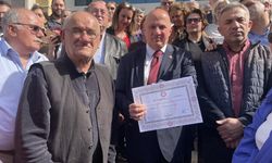 CHP Artvin Milletvekili Uğur Bayraktutan mazbatasını aldı
