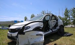 Tokat'ta yolcu minibüsü ile otomobilin çarpıştığı kazada 12 kişi yaralandı