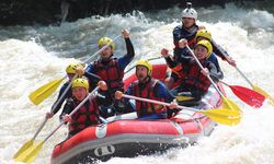 DÜZCE- Adrenalin tutkunları Melen Çayı'nda rafting yaptı