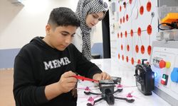 ELAZIĞ - Adıyamanlı depremzede öğrenci kaybettiği öğretmeni anısına güneş panelli dron tasarladı