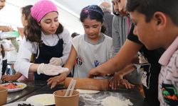 GAZİANTEP - Depremzede çocuk şefler "iyileştiren pizza" için iş başı yaptı