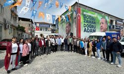 İZMİR - AK Parti'li İnan, partisinin Bergama İlçe Başkanlığı ziyaretinde konuştu