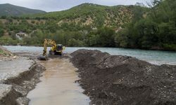 TUNCELİ - Munzur Çayı'nda kaybolan 2 kişinin bulunması için suyun yönü değiştirildi