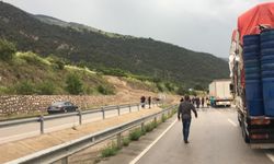 Amasya'da şiddetli yağış nedeniyle Taşova-Amasya kara yolu ulaşıma kapandı