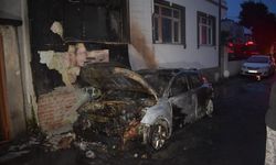 Bafra'da park halindeki otomobil yandı