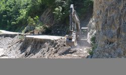 Kastamonu'da şiddetli yağışın ardından temizlik ve yol onarım çalışması başladı