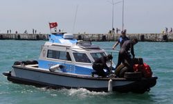 Sinop'ta dalgıçlar deniz dibi temizliği yaptı, denizden "takma diş" bile çıktı