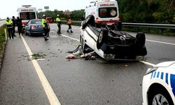 Sinop'ta takla atan otomobildeki 2 kişi yaralandı