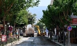 Kuşadası Özer Türk Caddesi’nde yenileme çalışmaları başladı