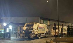 (Özel) Başakşehir Katı Atık Aktarma Merkezi önündeki uzun kuyruk kamyon şoförlerini isyan ettirdi