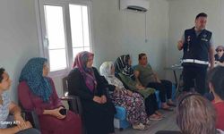 Polis, konteyner kentte vatandaşları bilgilendirdi