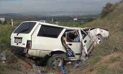 Takla atan otomobil hurdaya döndü: 4 yaralı