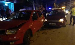 Çorum'da alkollü sürücü aracıyla park halindeki 3 otomobile çarptı